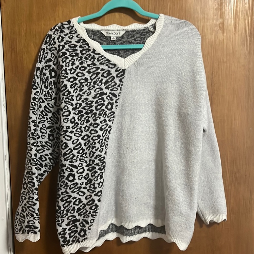 Davi & Dani Animal Print Color Block Sweater In C… - image 1